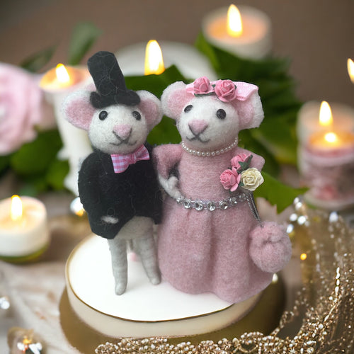 Mice Couple. Needle felted Mice. Needle felted Bride and Groom. Wedding decor Cake topper Bridal shower gift idea Wedding buy mice. Felt Mice